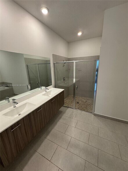Building Photo - 4398 SW 173rd Ave