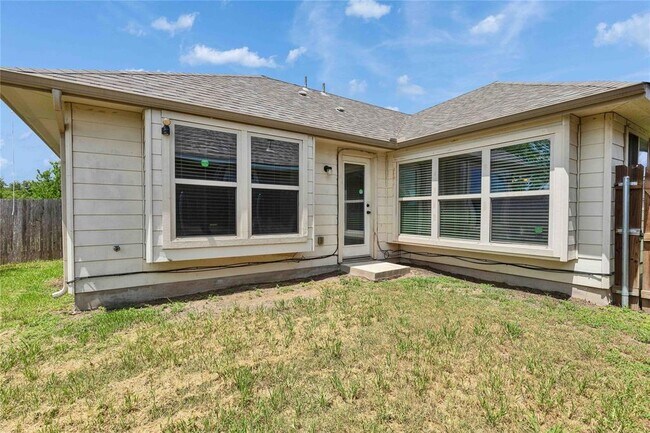 Building Photo - 907 Yabers Ct