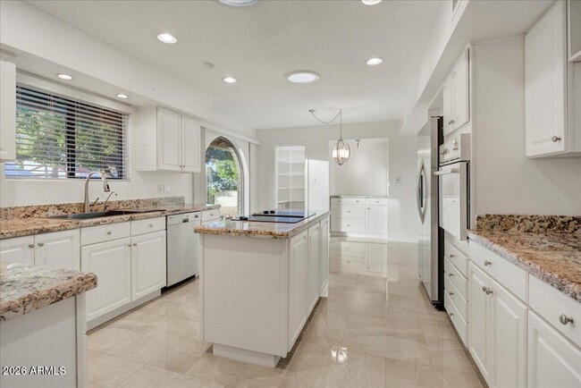 Building Photo - 8655 E Vía Del Palacio