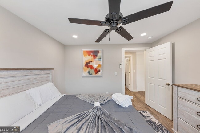 Building Photo - 243 N Georgia Ave