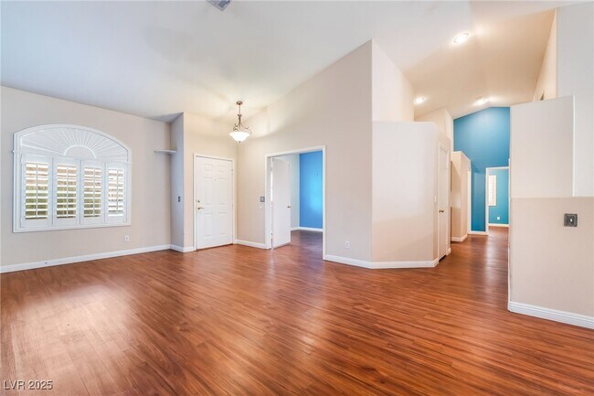 Building Photo - 812 Seco Verde Ave