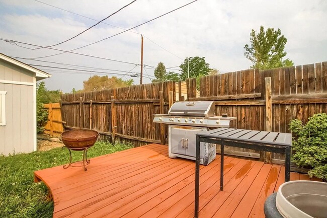 Building Photo - Charming 3-Bedroom Bungalow with Oversized...