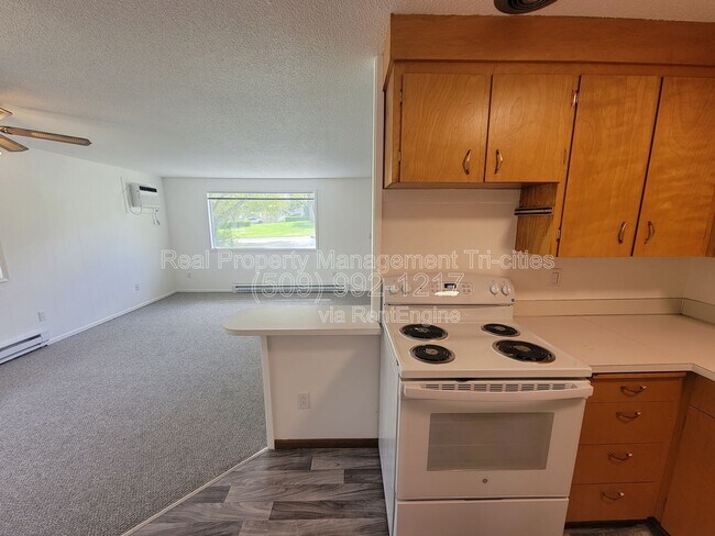 Building Photo - 1618 W 7th Pl