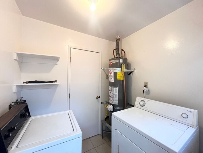 Building Photo - 1751 Parkside Dr