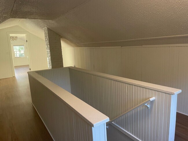 Building Photo - Welcome Home 3b/1ba Updated Home