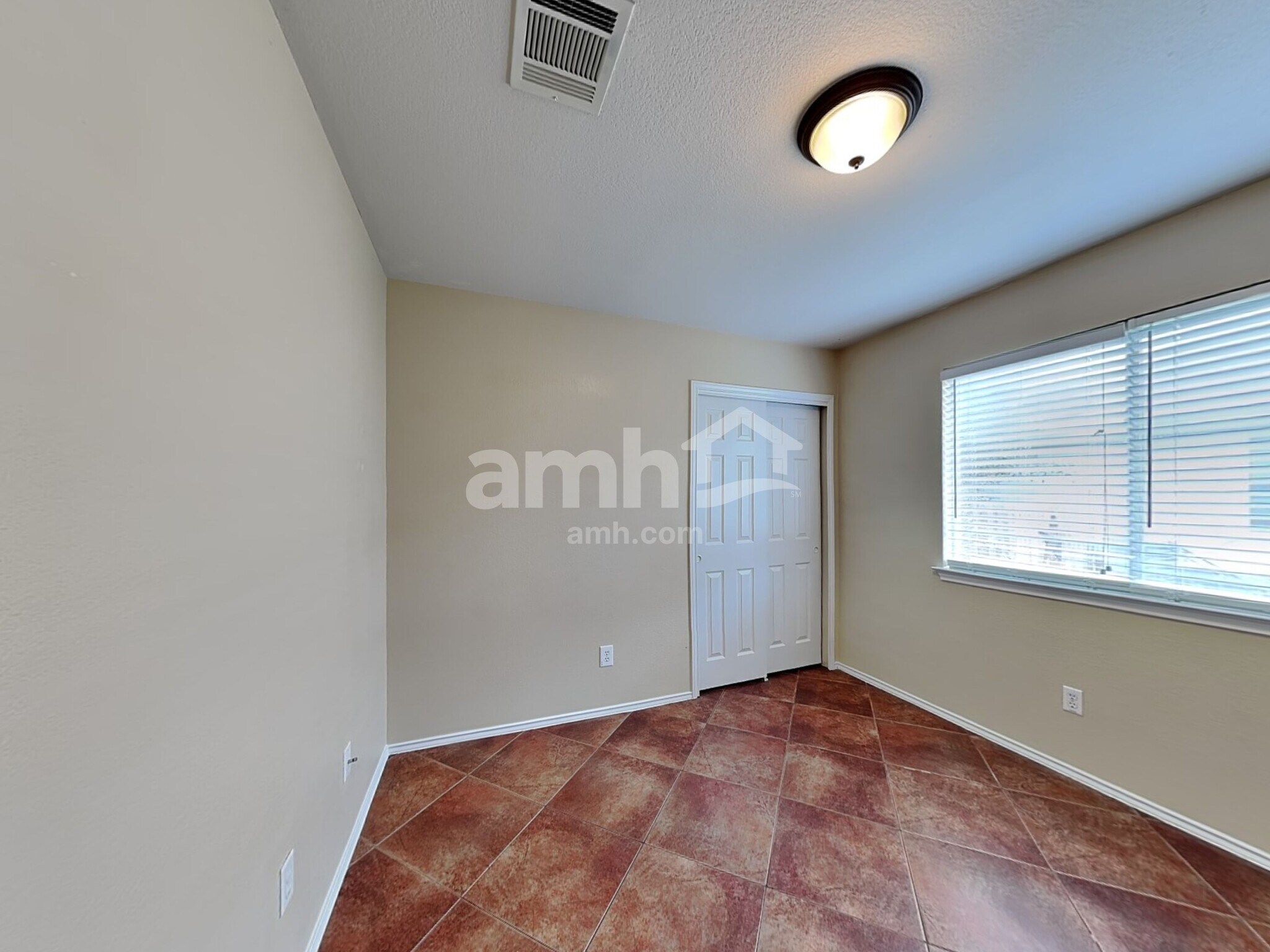 Building Photo - 216 Fall Creek Dr
