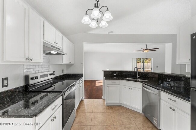 Building Photo - 4426 Four Lakes Dr