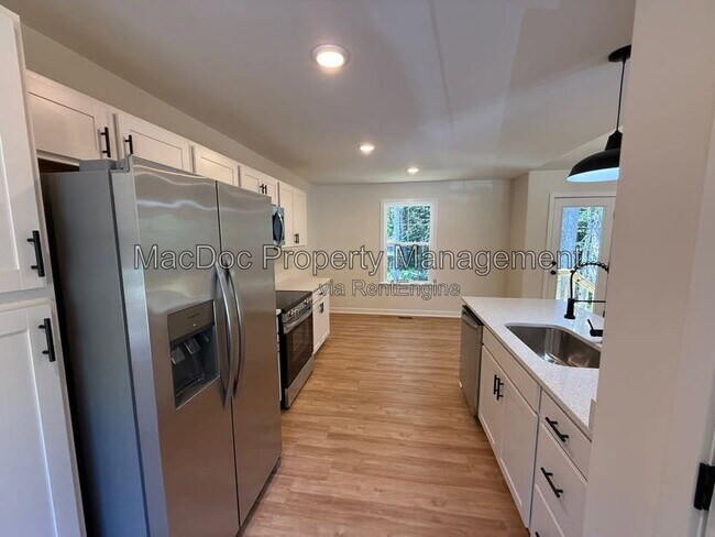 Building Photo - 387 Forest Grove Rd