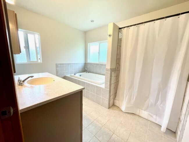 Building Photo - 44-3393 Kalaniai Rd