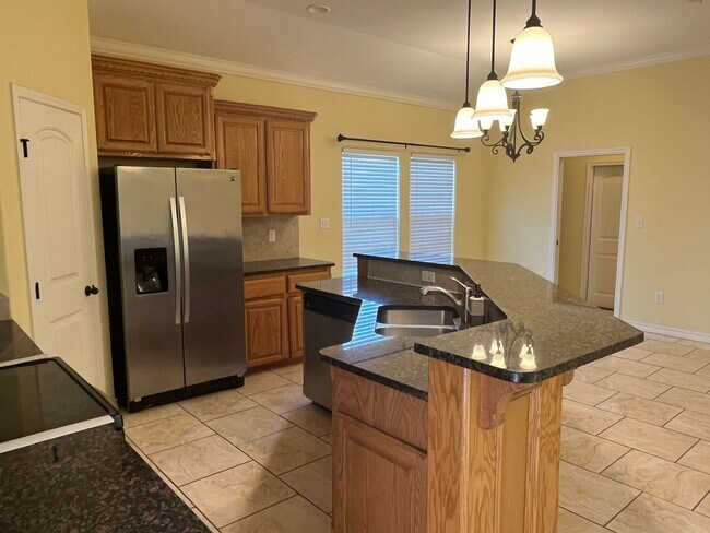 Building Photo - 2565 Sands Dr