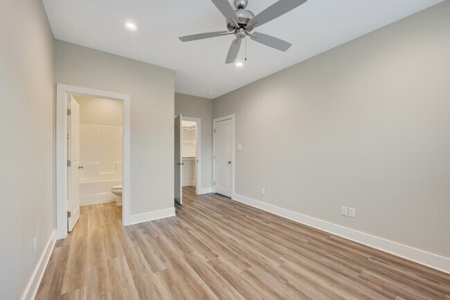 Building Photo - 212 Tee Dr