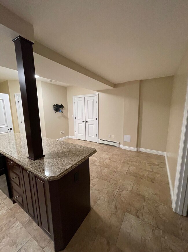 Building Photo - 282 Vernon Ave