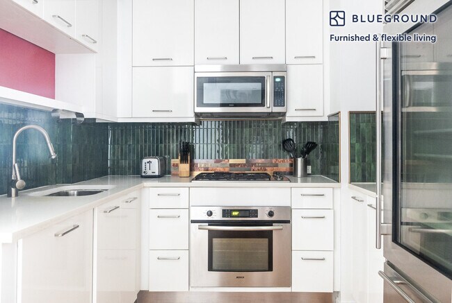 Building Photo - 635 W 42nd St