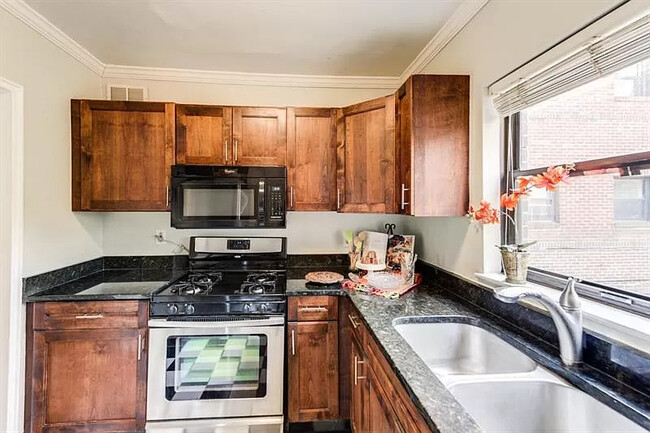 Kitchen - 708 Argonne Ave NE