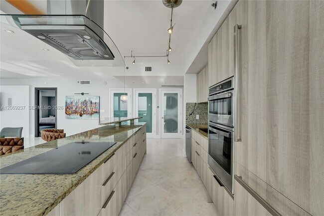 Building Photo - 1830 S Ocean Dr