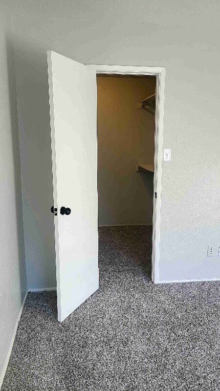 Building Photo - 510 Woodcrest Way