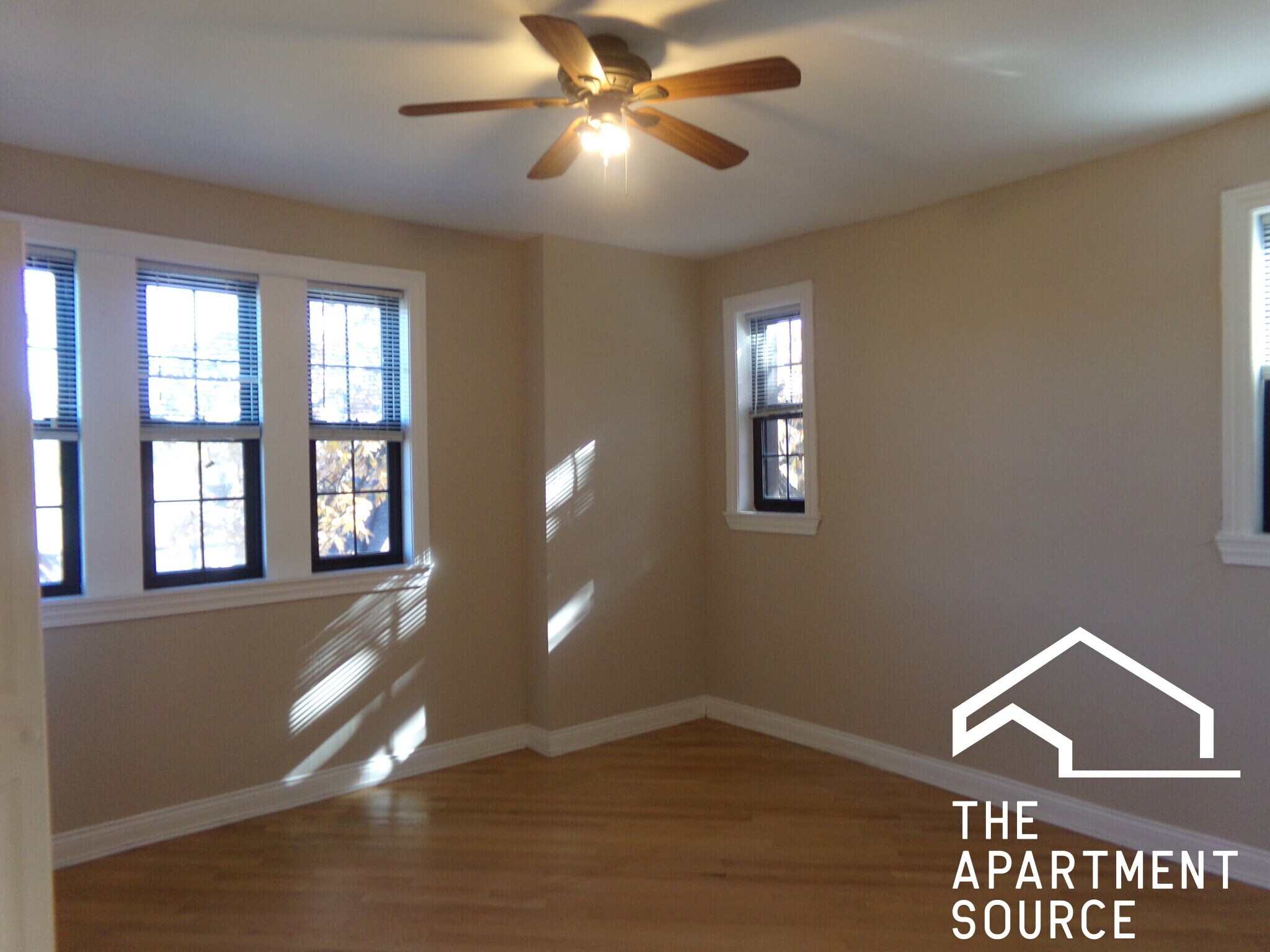 Building Photo - 897 Green Bay Rd