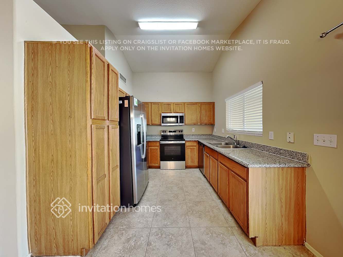 Building Photo - 11538 E Camino St