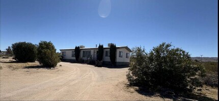 Building Photo - Beautiful fully remodeled 3 bedroom