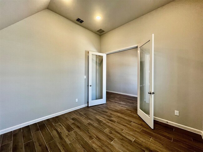 Building Photo - 10906 White Mist Dr