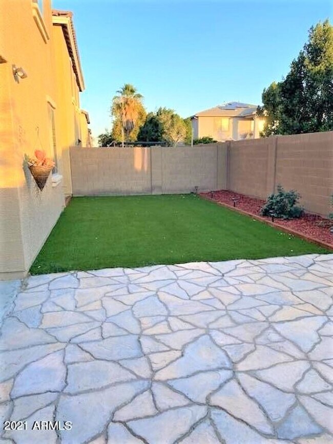 Building Photo - Rare 5-Bedroom Rental with Designer Kitchen and Community Pool
