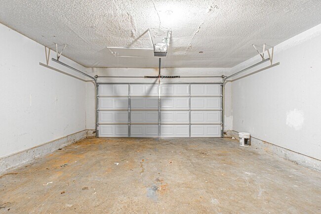 Building Photo - 3 Bed 2 Bath in OKC!