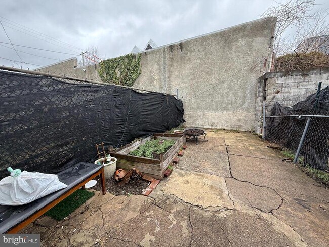 Building Photo - 1249 W College Ave