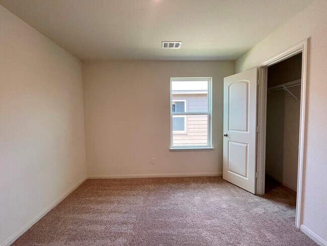 Building Photo - 313 Cres Park Dr