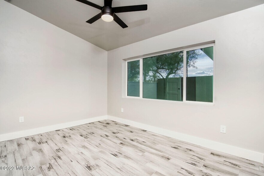 Building Photo - 892 E Glenn St