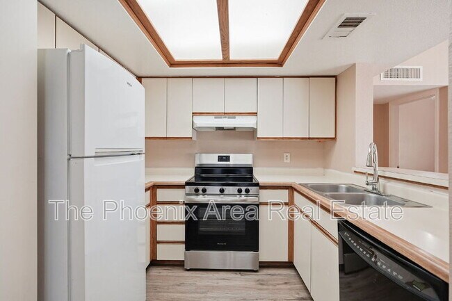 Building Photo - 1351 N Pleasant Dr