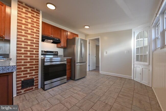 Building Photo - 1615 Grange Rd