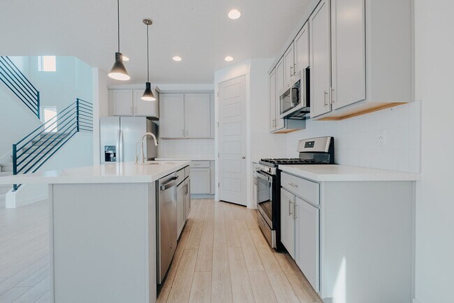 Building Photo - Stunning 4 Bedroom Home in Lehi with Great Amenities!