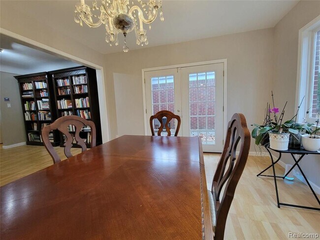 Building Photo - 18311 Norwich Rd