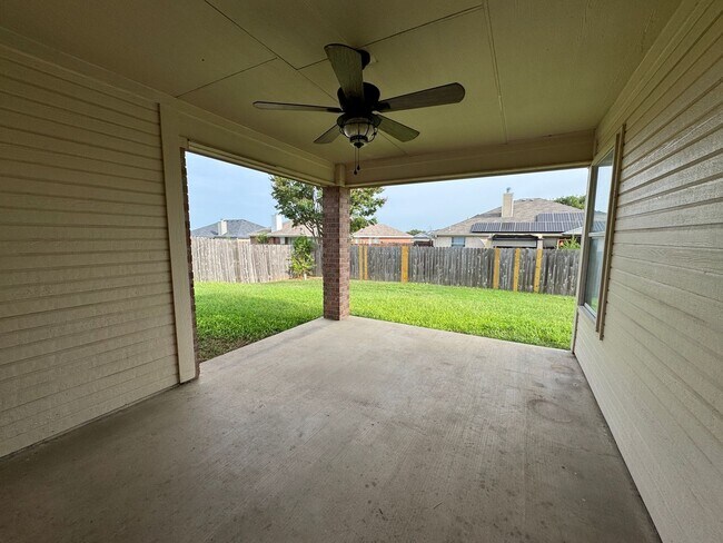 Building Photo - 2801 Southwood Dr