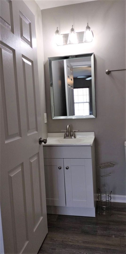 Building Photo - $200 Off Your First Full Month’s Rent!  Mo...