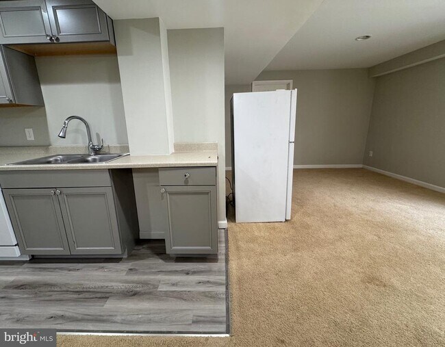 Building Photo - 29 Newbury Dr