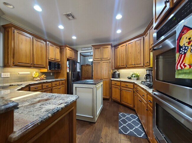 Building Photo - 413 Hamptonridge Rd