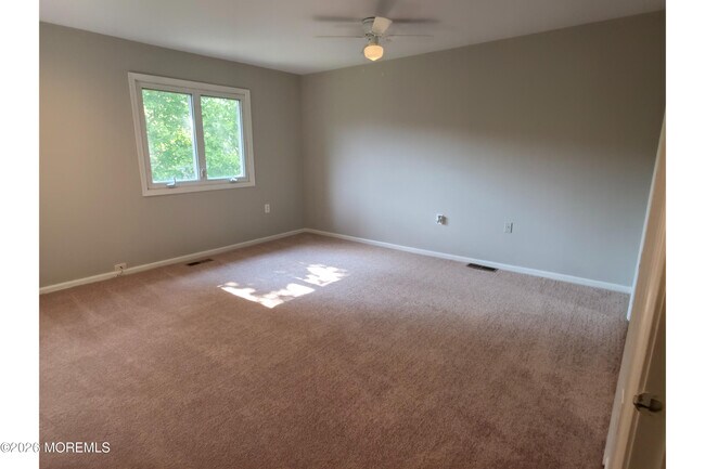 Building Photo - 283 Plum Dr