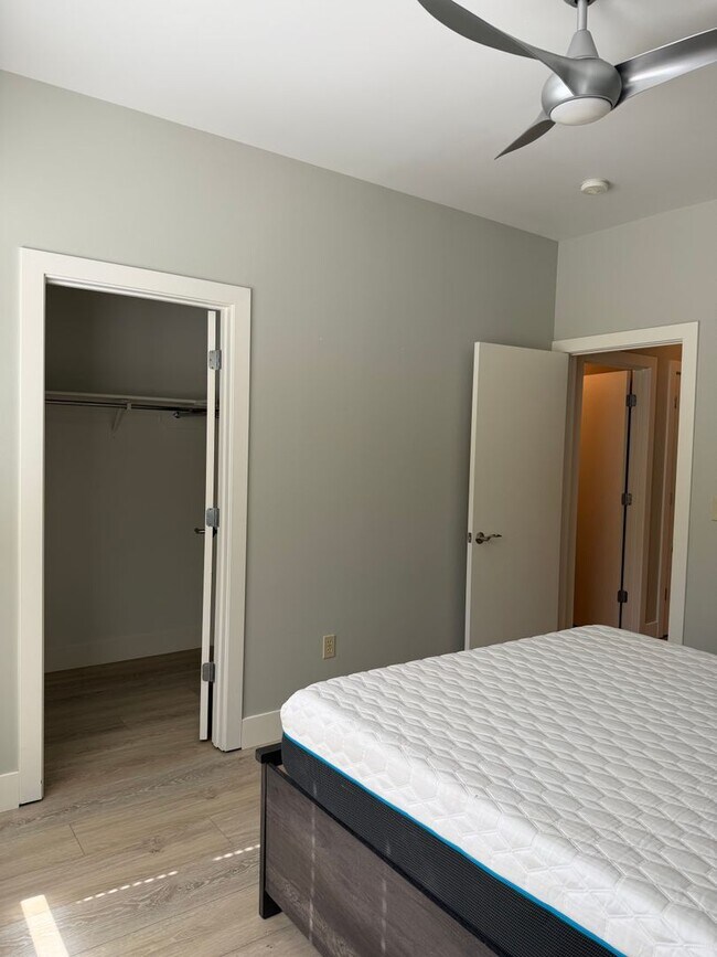 Building Photo - Rare Live/Work or Residential Opportunity in the Heart of North Oak Park!