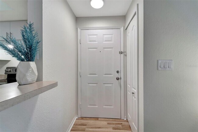 Building Photo - 4110 Central Sarasota Pkwy