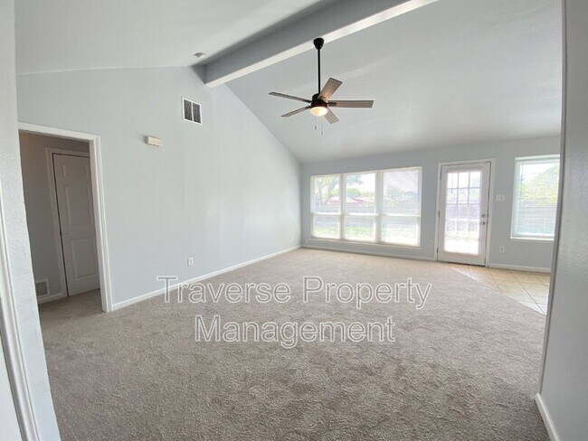 Building Photo - 2420 Springridge Dr