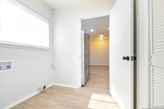 Building Photo - Modern 4-Bedroom House Near Leon Valley