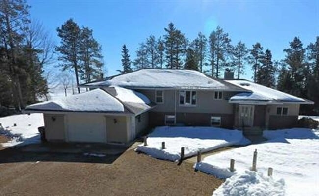 Building Photo - 1262 Michigan 35 Bark River, MI