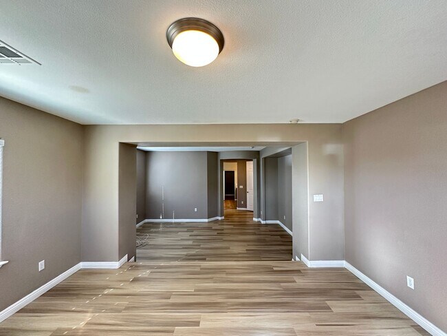 Building Photo - Mountains Edge-Pod 129