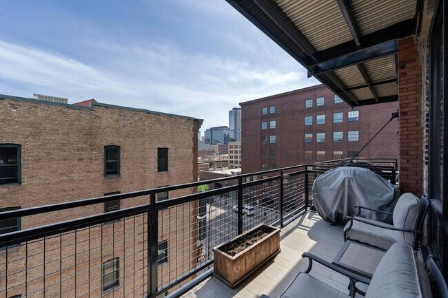 Building Photo - 618 N Washington Ave