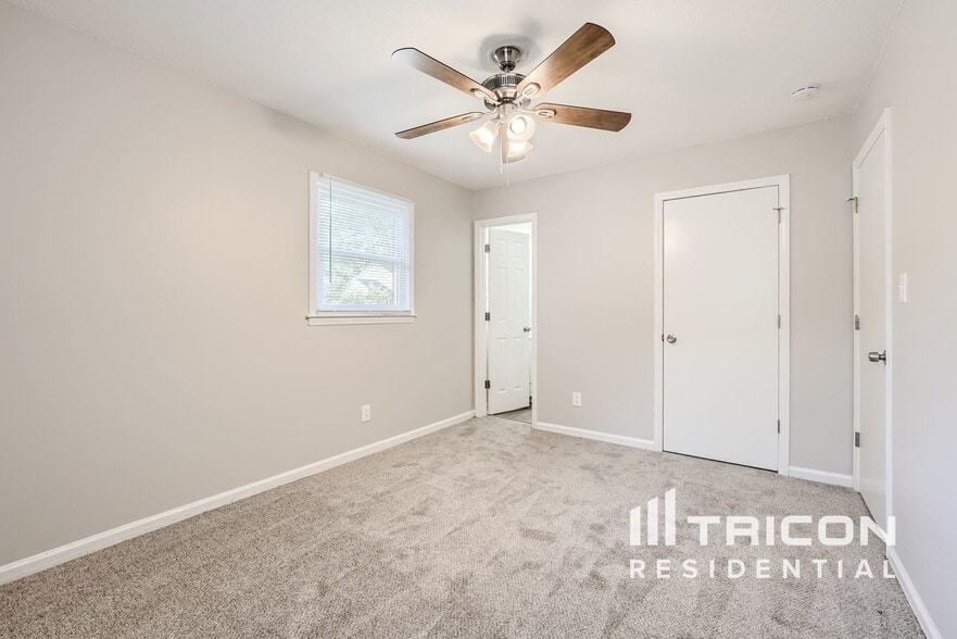 Building Photo - 5313 Larewood Dr