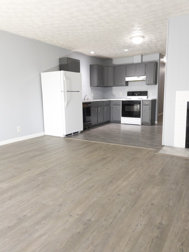 Building Photo - 6613 E 10th Ave