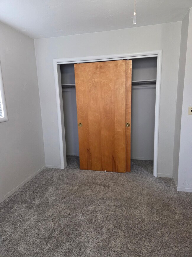 Building Photo - 300 E Lake St