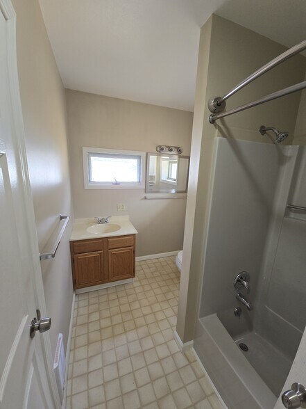 Building Photo - 52 Shelterwood Rd