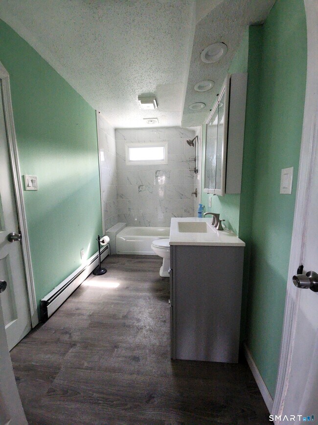 Building Photo - 78 Maplewood Ave